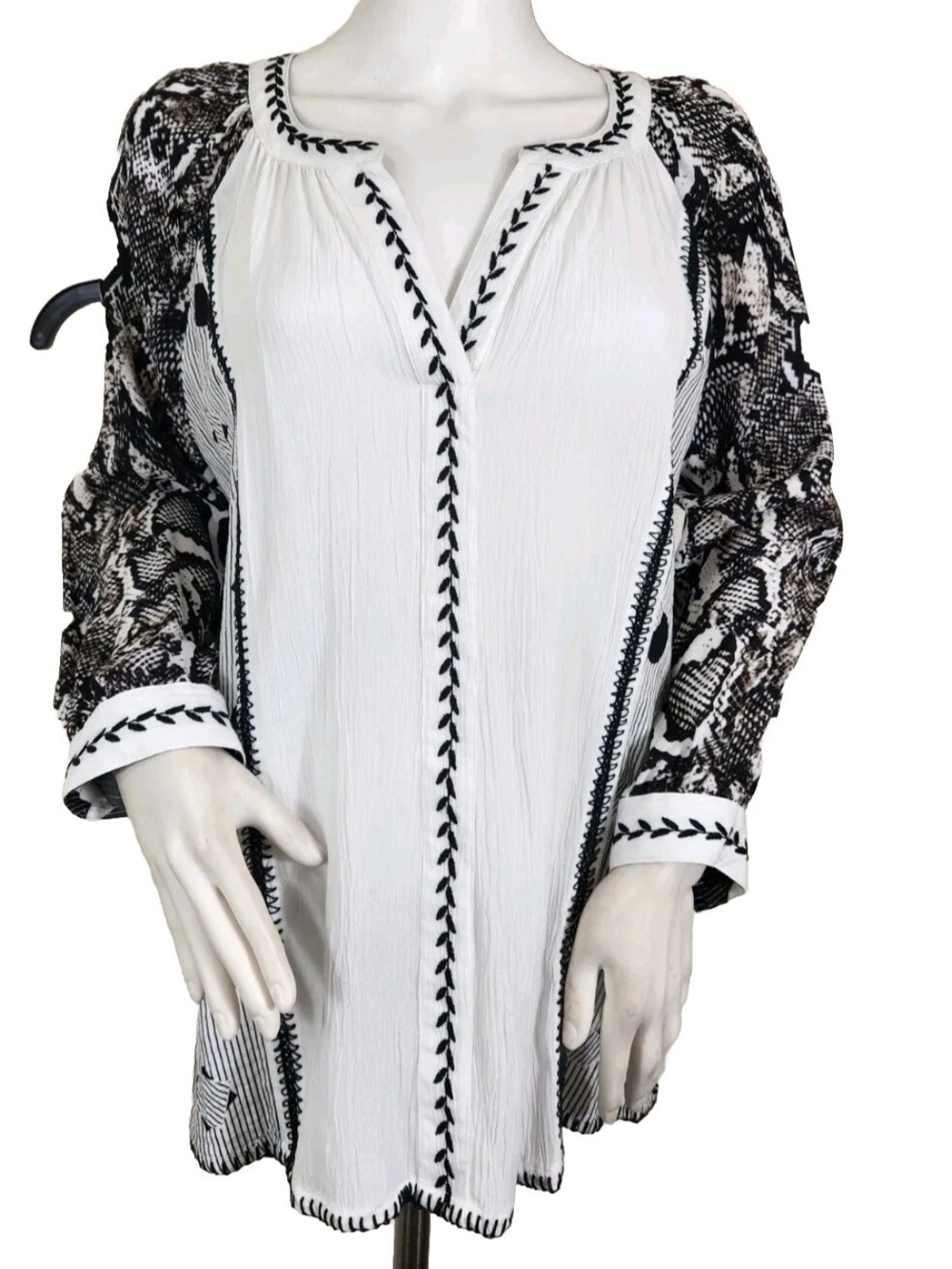 John Mark Womens Size S Black & White Embroidered Boho tunic  Blouse New 25